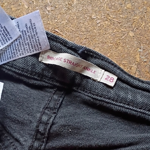 Juniors Ribcage Levis Button Fly - Picture 3 of 5